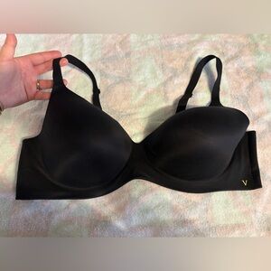 Victoria Secret Black Seamless T-Shirt Bra - Lightweight Support